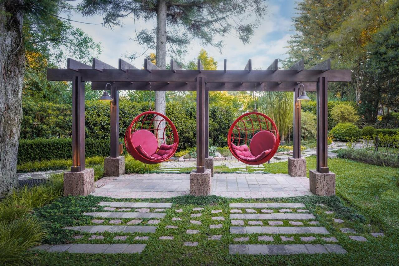 Bavaria Sport Hotel Gramado Kültér fotó Pergola with hanging chairs