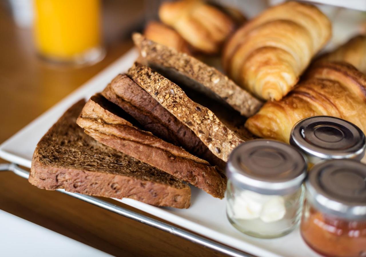 Bavaria Sport Hotel Gramado Kültér fotó Croissants and other breakfast pastries