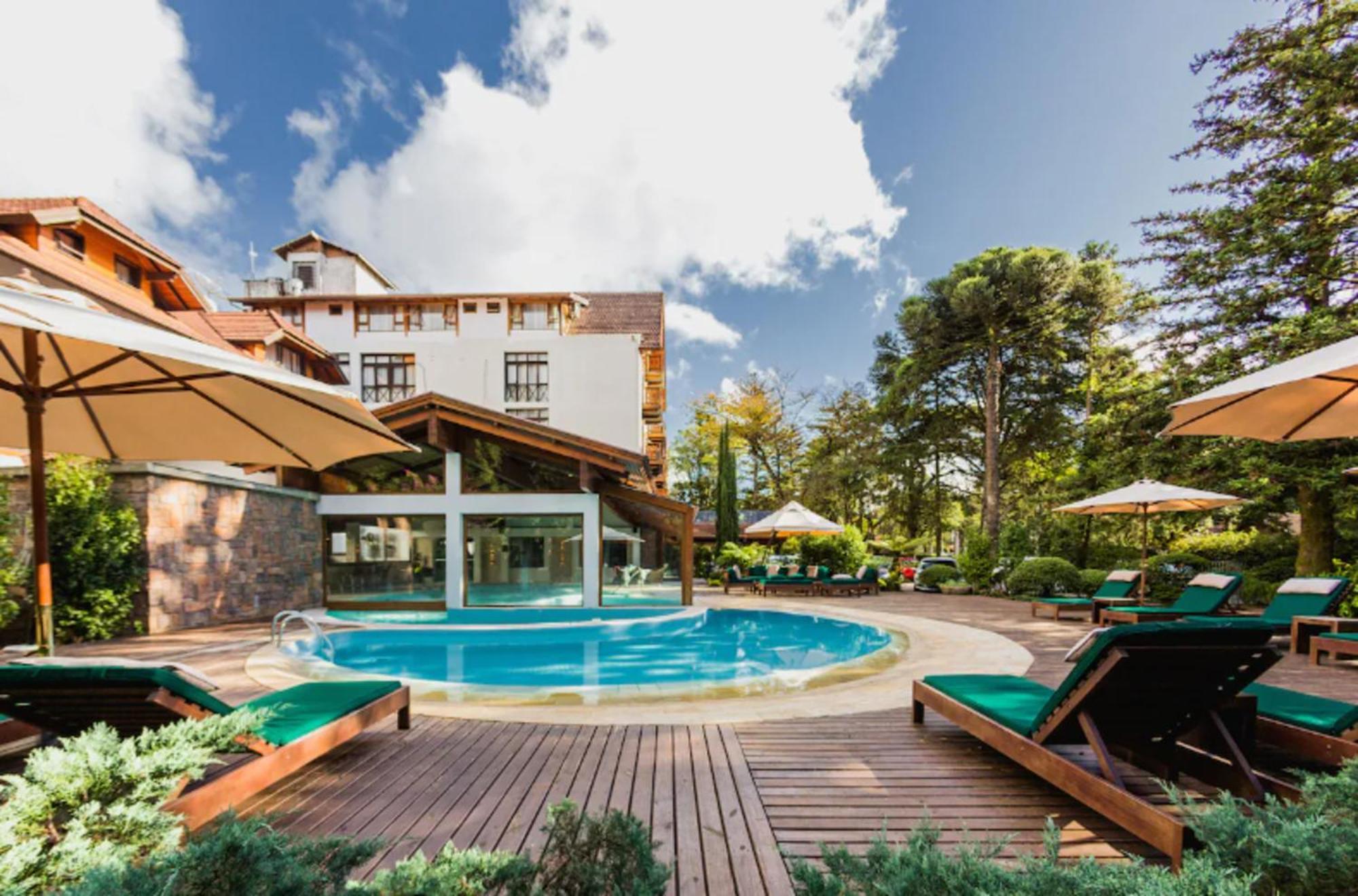 Bavaria Sport Hotel Gramado Kültér fotó The swimming pool at the hotel
